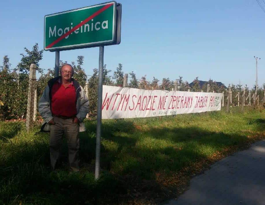 „W TYM SADZIE NIE ZBIERAMY JABŁEK PO 11 GR. TY TEŻ NIE MUSISZ”