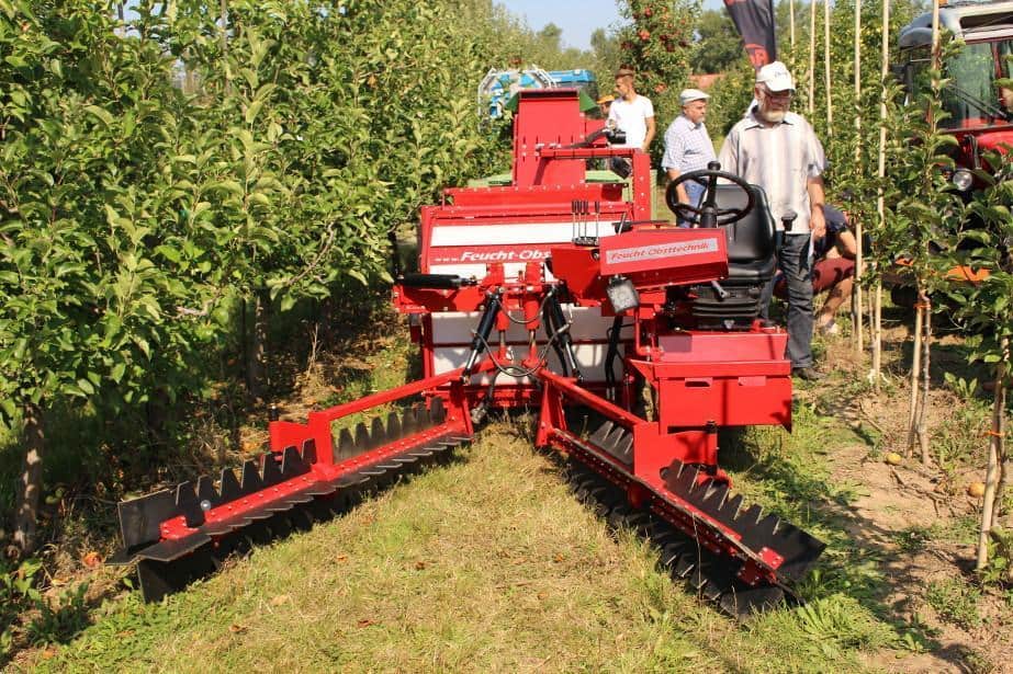 Kombajn do zbioru jabłek przemysłowych – pokaz w sadzie SGGW 2019
