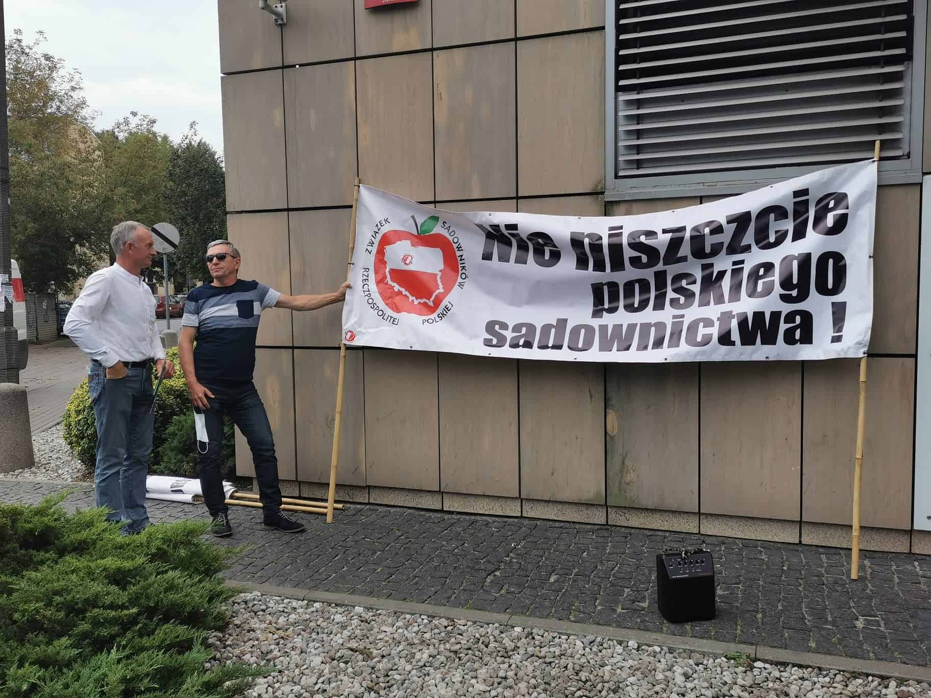 Sieci handlowe dążą do zniszczenia polskiego sadownictwa FOTORELACJA z protestu