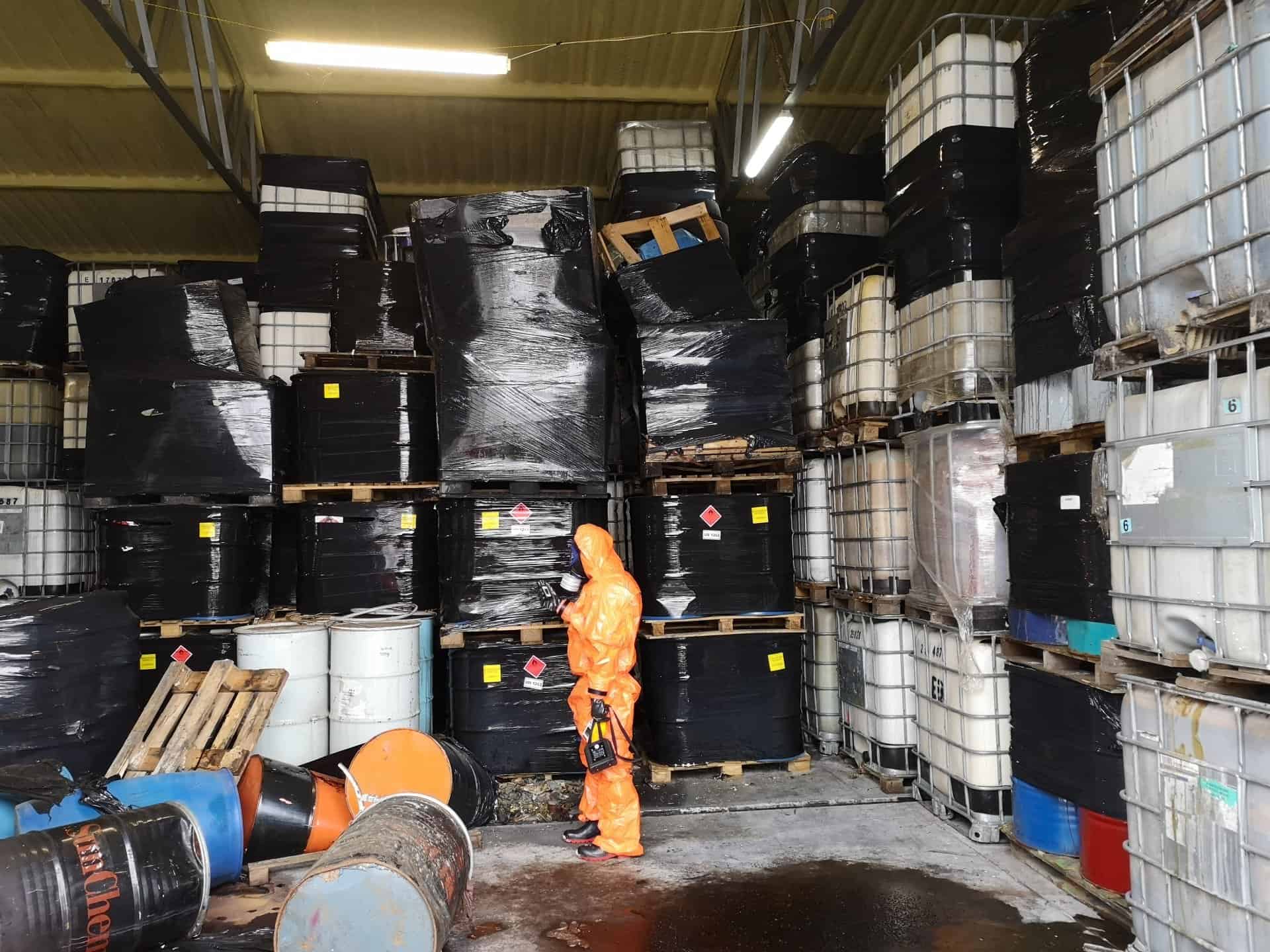 Niebezpieczne odpady w przechowalni owoców 