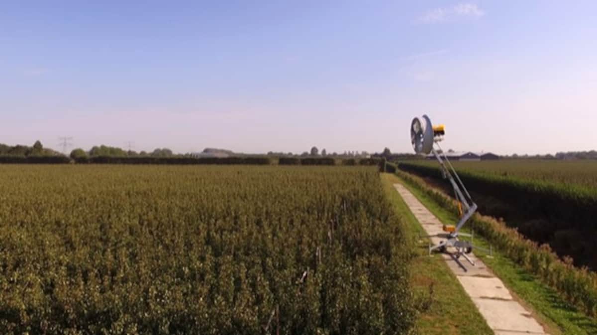 Mobilna maszyna, która ochroni sad i plantację przed przymrozkami