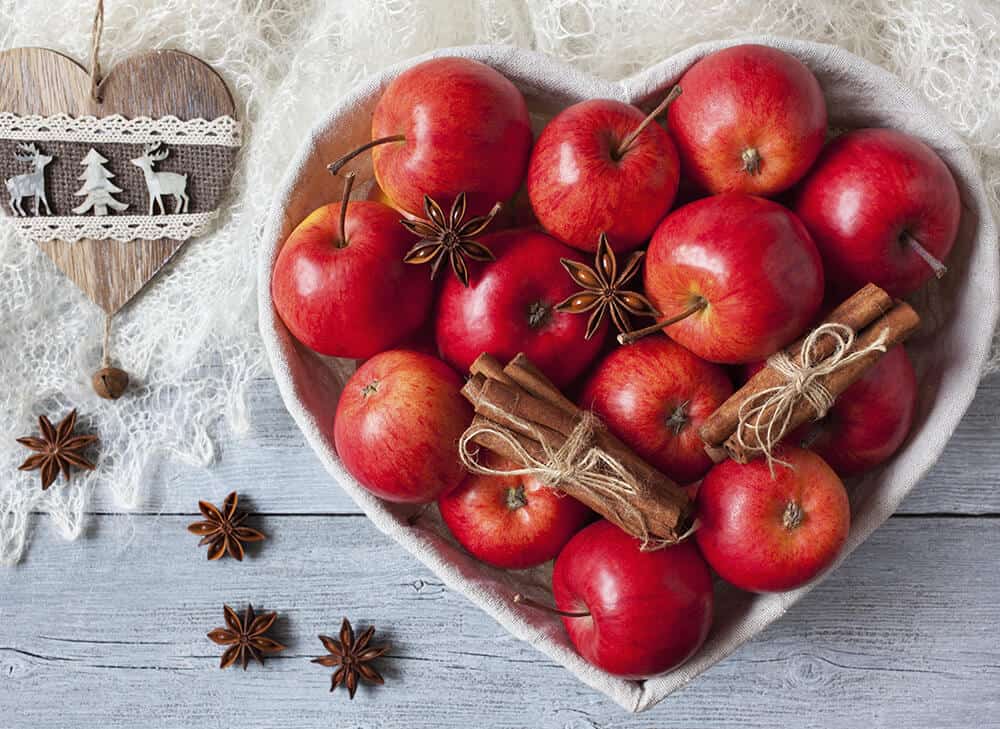 Powrót do tradycji – sprawdzone sposoby na wykorzystanie jabłek w okresie świątecznym
