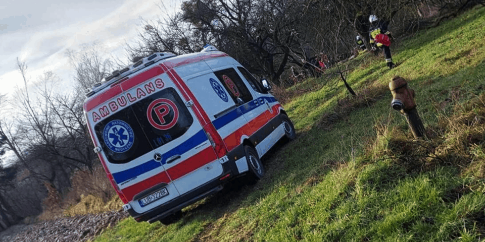 Dramatyczny wypadek w sadzie. Ciągnik przejechał po mężczyźnie 