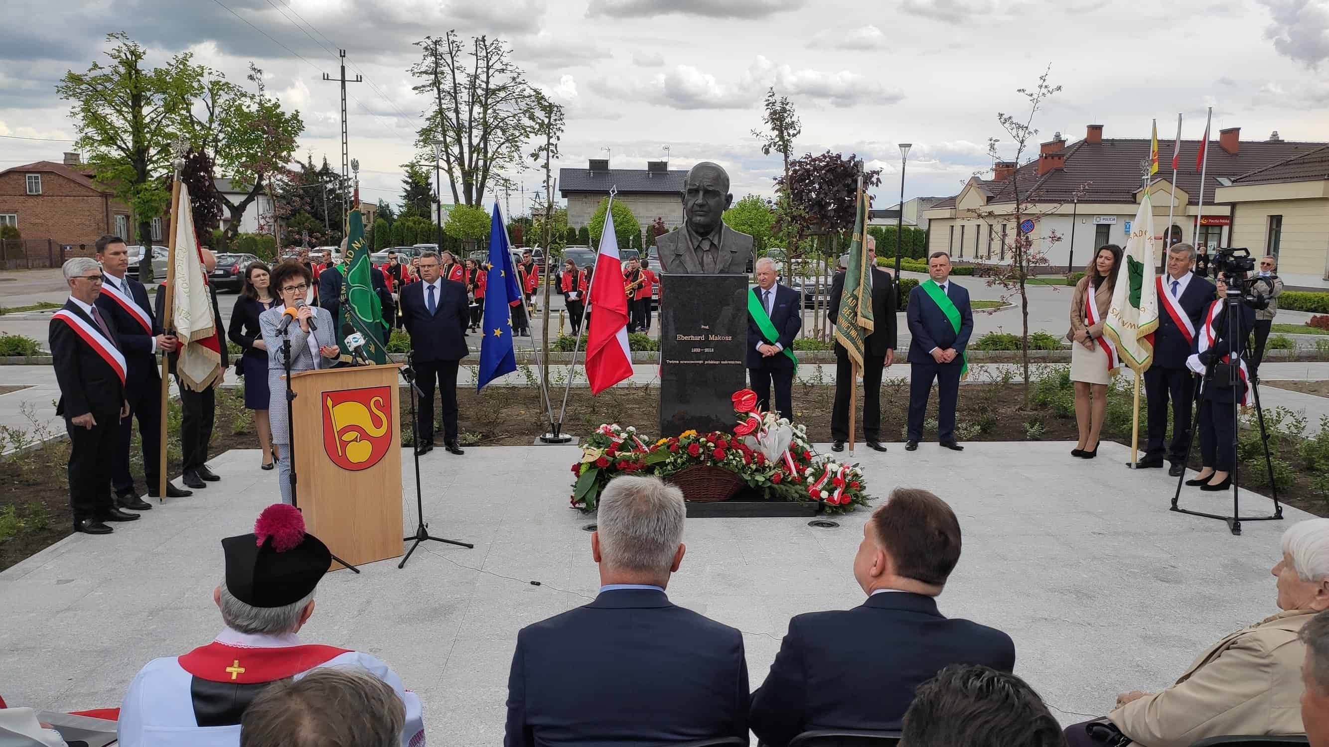 Uroczyste odsłonięcie pomnika prof. Eberharda Makosza w Belsku Dużym