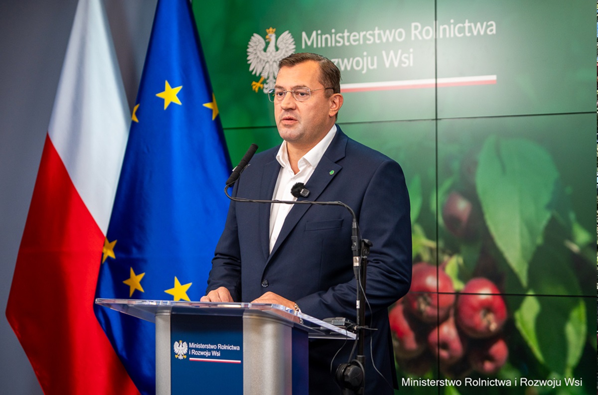 Minister Krajewski: nie zwalniamy tempa. Miliony złotych na wsparcie rolników