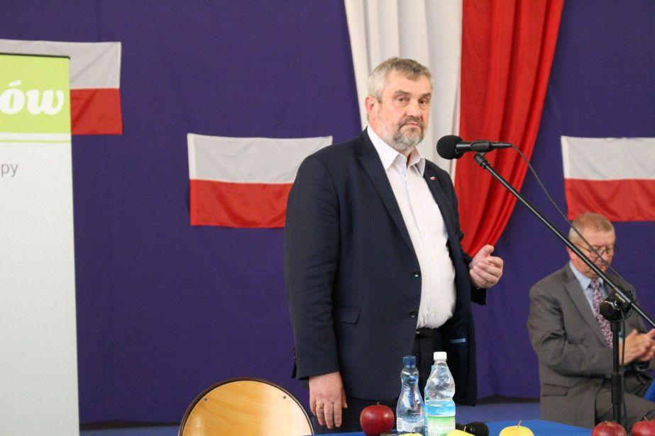 Minister daje sadownikom lekcję o przemyślanej produkcji – relacja z Błędowa