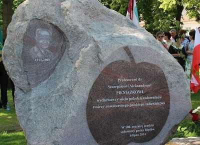 pomnikprof.szczepanapieniazka