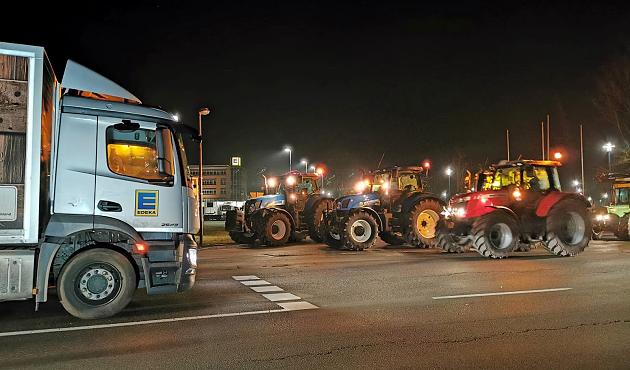 Niemieccy rolnicy blokują centralny magazyn supermarketu EDEKA
