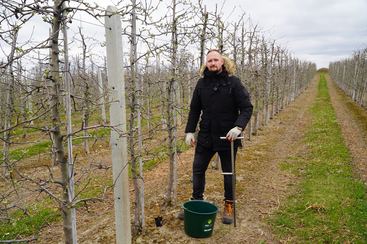 Jak prawidłowo pobrać próbki gleby do analizy?